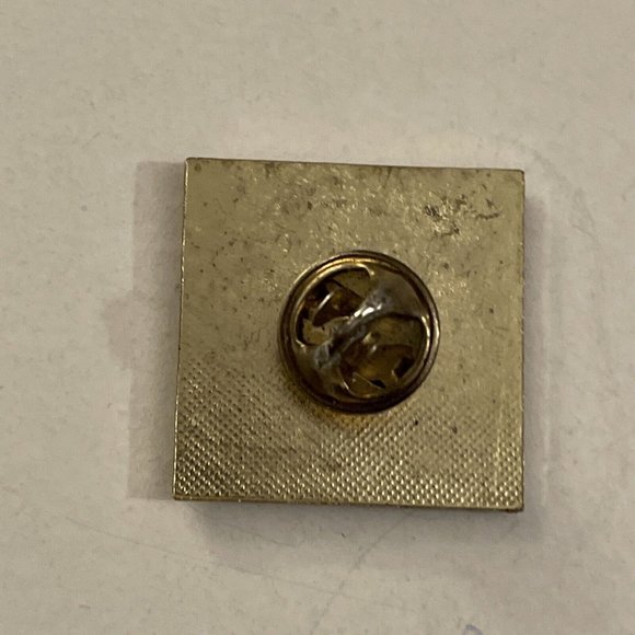 Michael Jackson Red Background Pin Pinback PB17B - Picture 2 of 2